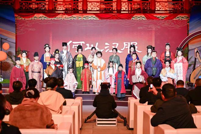 《中国汉服之夜》启幕！刘欣、李子柒、戴荃、者来女着汉服惊艳亮相(图3)